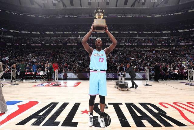 媒体人：杨瀚森先回国 再马上转机飞去拉斯维加斯参加NBA夏联